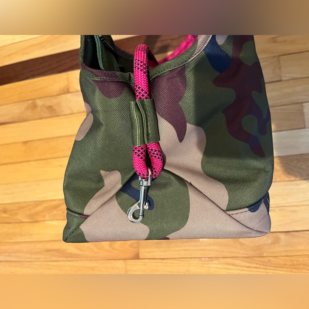 Roverlund NWOT Green and Pink Small Pet Carrier with Braided Strap - Picture 3 of 5